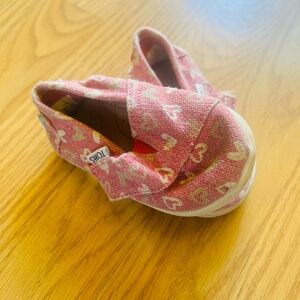TOMS Pink Heart babyShoes sz 4